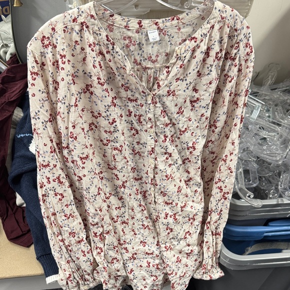 Old Navy Tops - Old navy top L // 121703